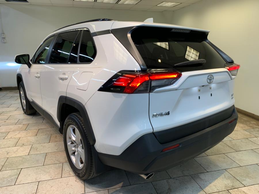 2019 Toyota RAV4 XLE photo 5