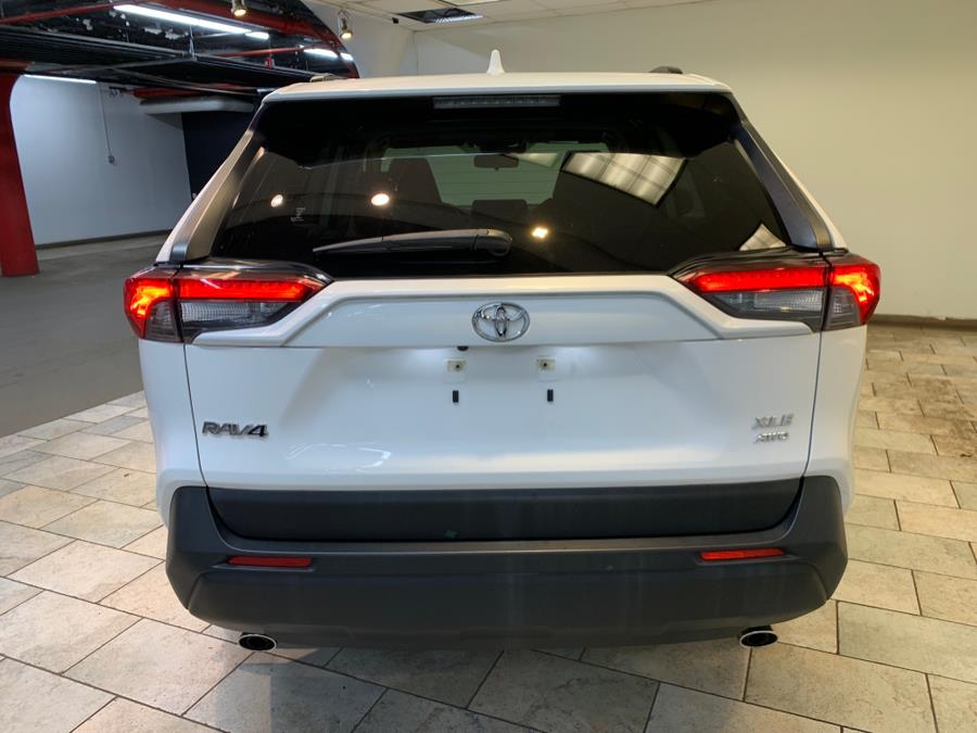 2019 Toyota RAV4 XLE photo 6