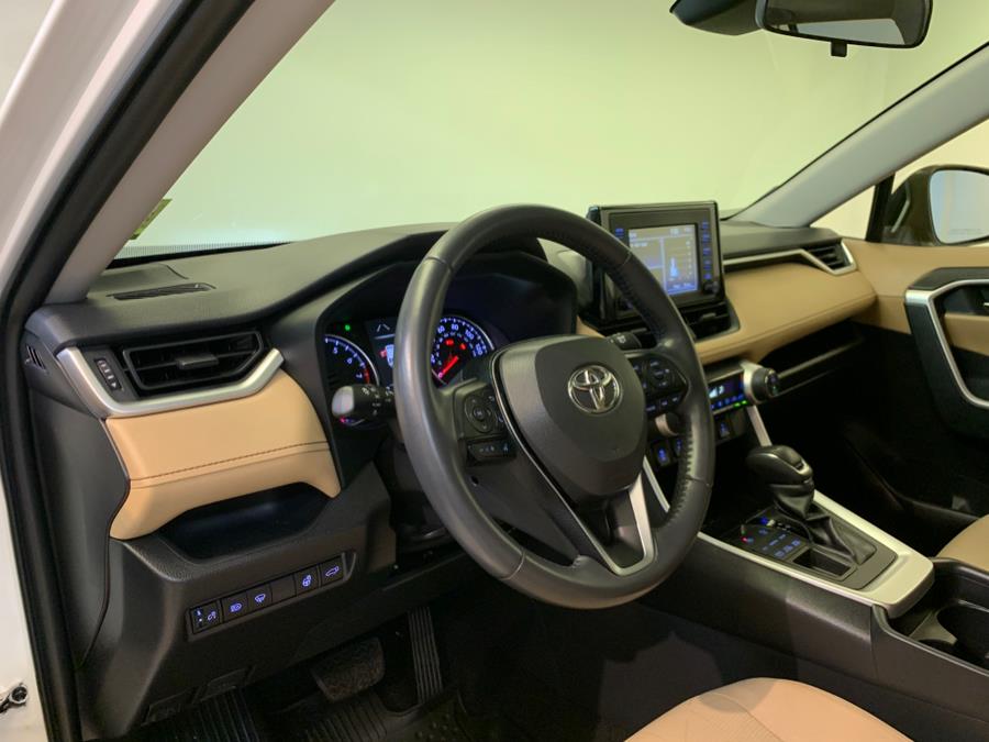 2019 Toyota RAV4 XLE photo 14