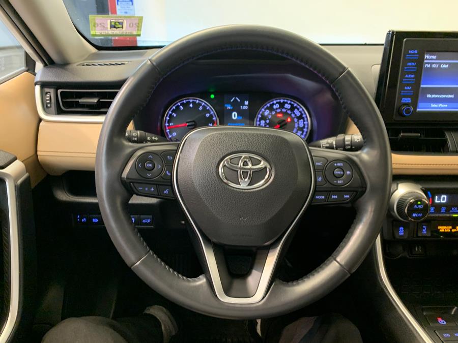 2019 Toyota RAV4 XLE photo 18