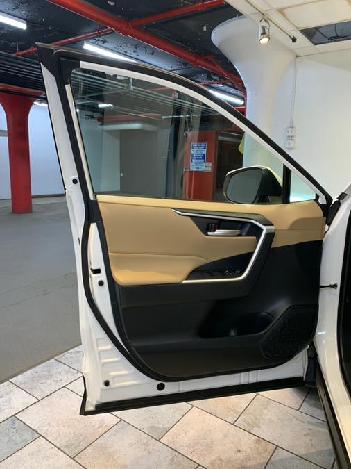 2019 Toyota RAV4 XLE photo 13