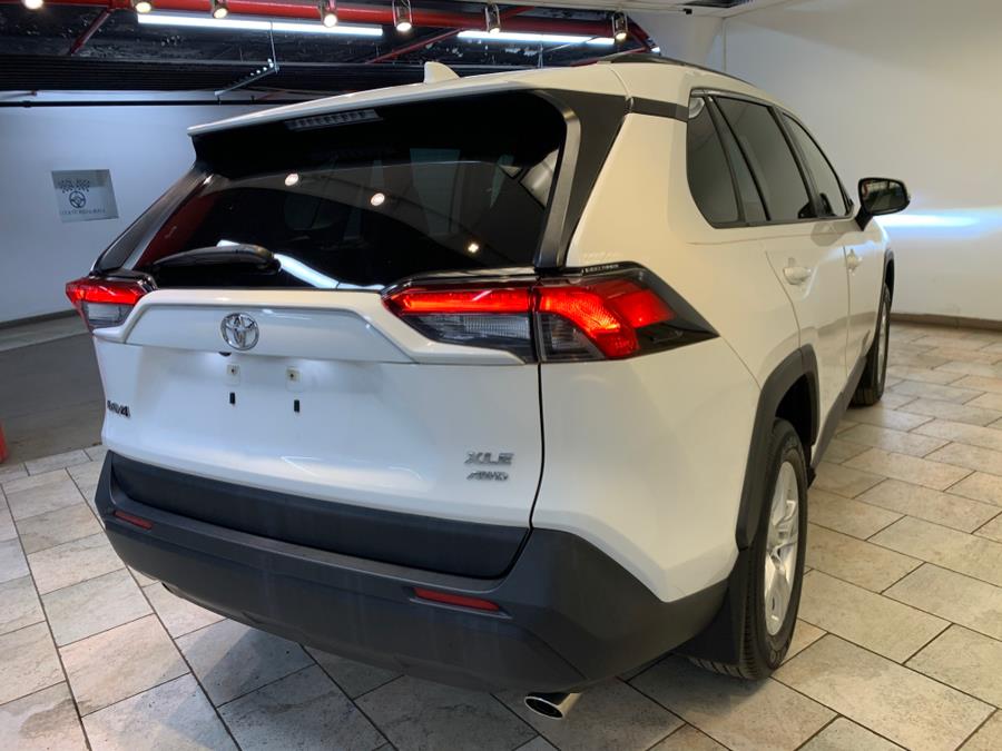 2019 Toyota RAV4 XLE photo 7
