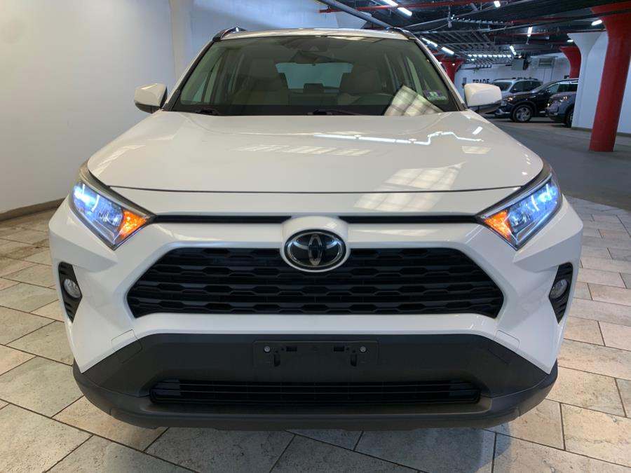 2019 Toyota RAV4 XLE photo 3
