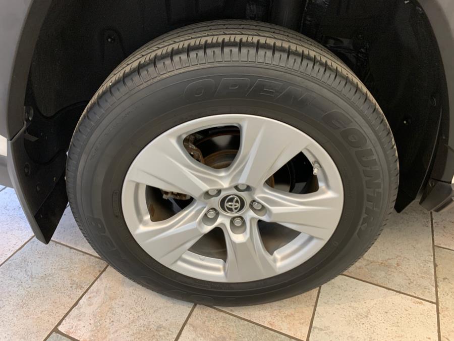2019 Toyota RAV4 XLE photo 10
