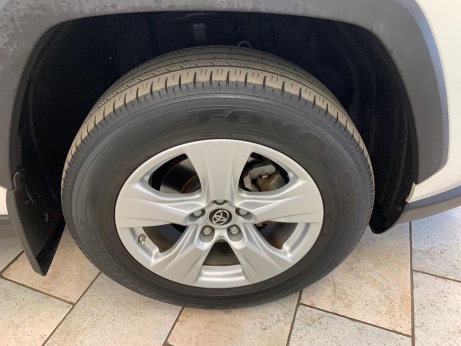 2019 Toyota RAV4 XLE photo 9