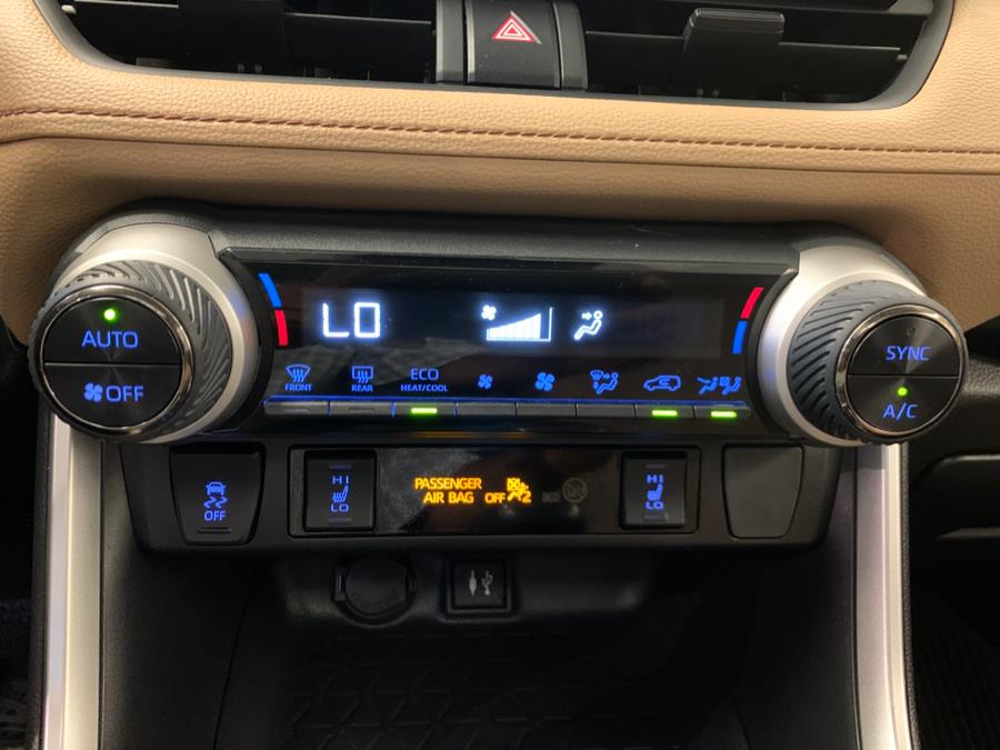 2019 Toyota RAV4 XLE photo 32