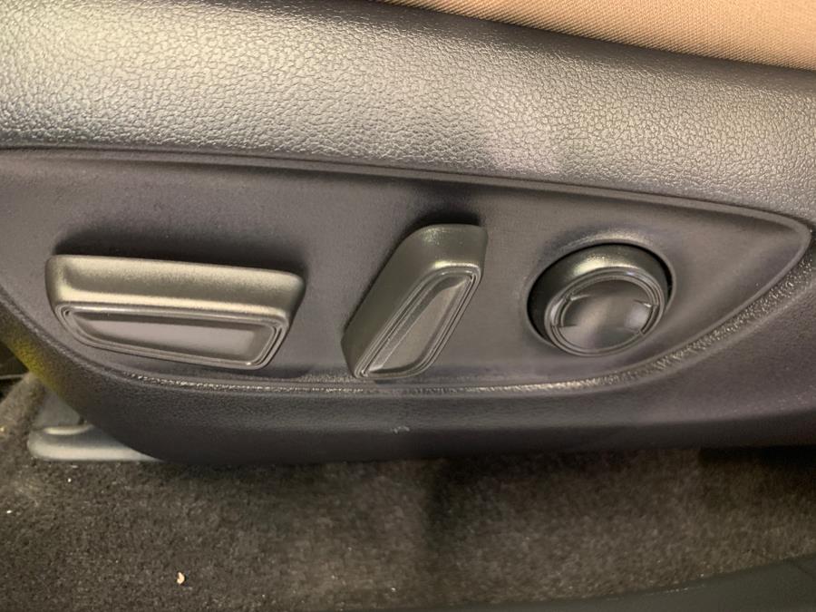 2019 Toyota RAV4 XLE photo 16