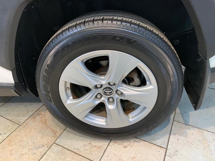 2019 Toyota RAV4 XLE photo 11