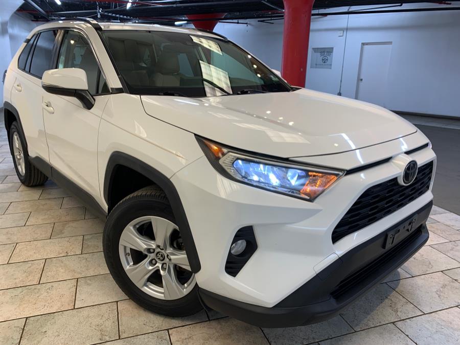 2019 Toyota RAV4 XLE photo 2