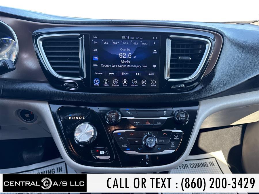 2017 Chrysler Pacifica Touring Plus photo 13