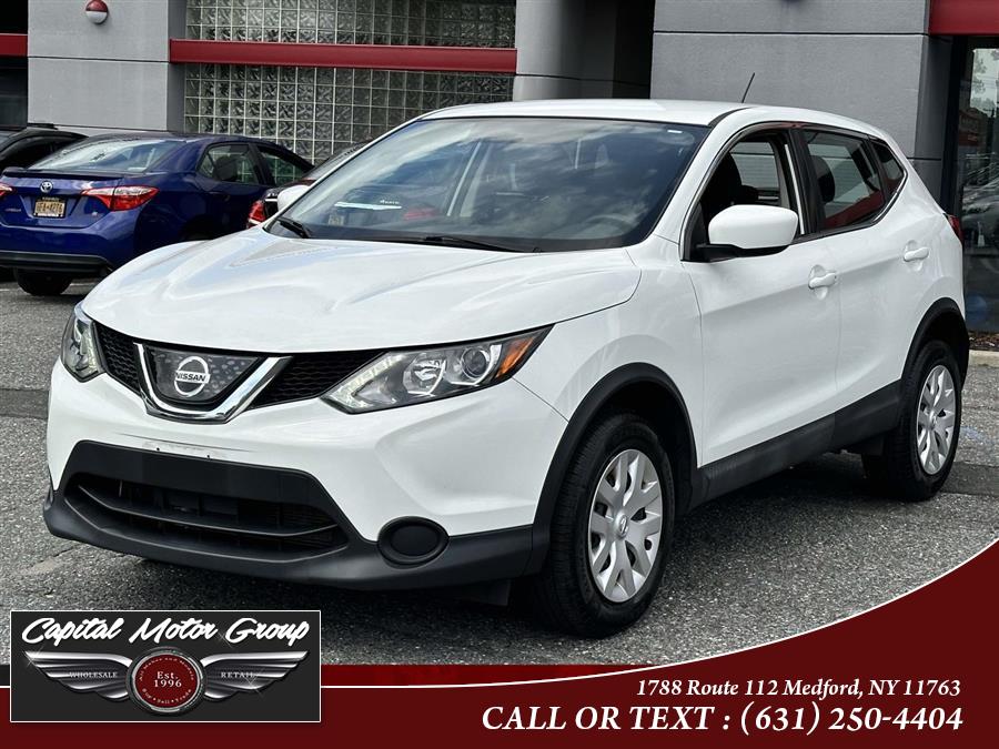2018 Nissan Rogue Sport S photo 2