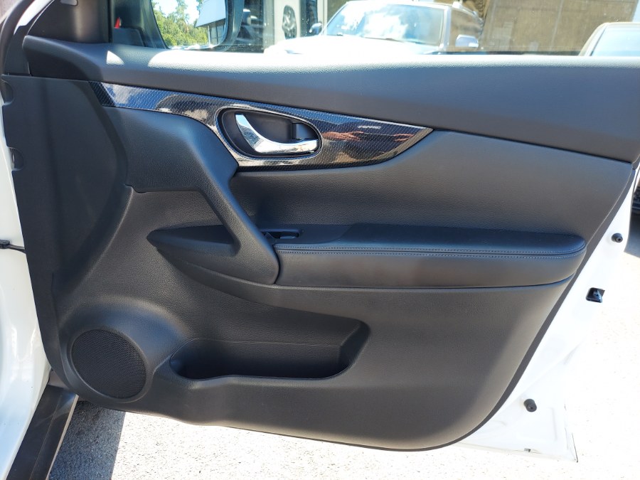 2017 Nissan Rogue AWD SV, available for sale in East Windsor, Connecticut | United Auto Sales of E Windsor, Inc. East Windsor, Connecticut 2017 Nissan Rogue AWD SV, available for sale in East Windsor, Connecticut | United Auto Sales of E Windsor, Inc. East Windsor, Connecticut
