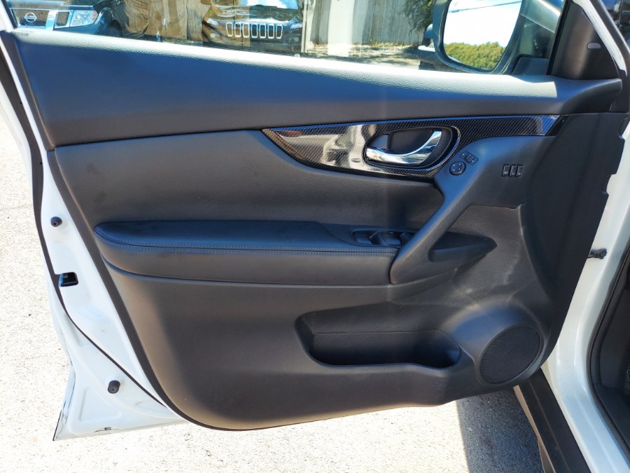 2017 Nissan Rogue AWD SV, available for sale in East Windsor, Connecticut | United Auto Sales of E Windsor, Inc. East Windsor, Connecticut 2017 Nissan Rogue AWD SV, available for sale in East Windsor, Connecticut | United Auto Sales of E Windsor, Inc. East Windsor, Connecticut