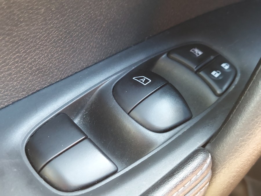 2017 Nissan Rogue AWD SV, available for sale in East Windsor, Connecticut | United Auto Sales of E Windsor, Inc. East Windsor, Connecticut 2017 Nissan Rogue AWD SV, available for sale in East Windsor, Connecticut | United Auto Sales of E Windsor, Inc. East Windsor, Connecticut