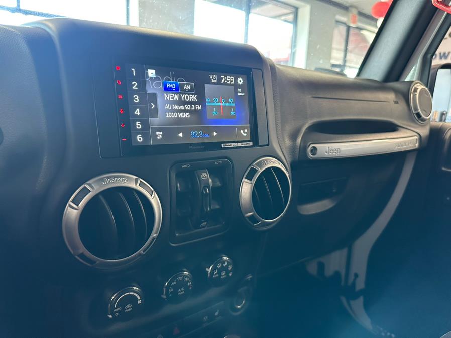 2015 Jeep Wrangler Unlimited 4WD 4dr Rubicon, available for sale in Inwood, New York | 5 Towns Drive. Inwood, New York 2015 Jeep Wrangler Unlimited 4WD 4dr Rubicon, available for sale in Inwood, New York | 5 Towns Drive. Inwood, New York