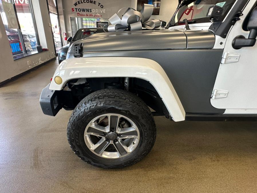 2015 Jeep Wrangler Unlimited 4WD 4dr Rubicon, available for sale in Inwood, New York | 5 Towns Drive. Inwood, New York 2015 Jeep Wrangler Unlimited 4WD 4dr Rubicon, available for sale in Inwood, New York | 5 Towns Drive. Inwood, New York