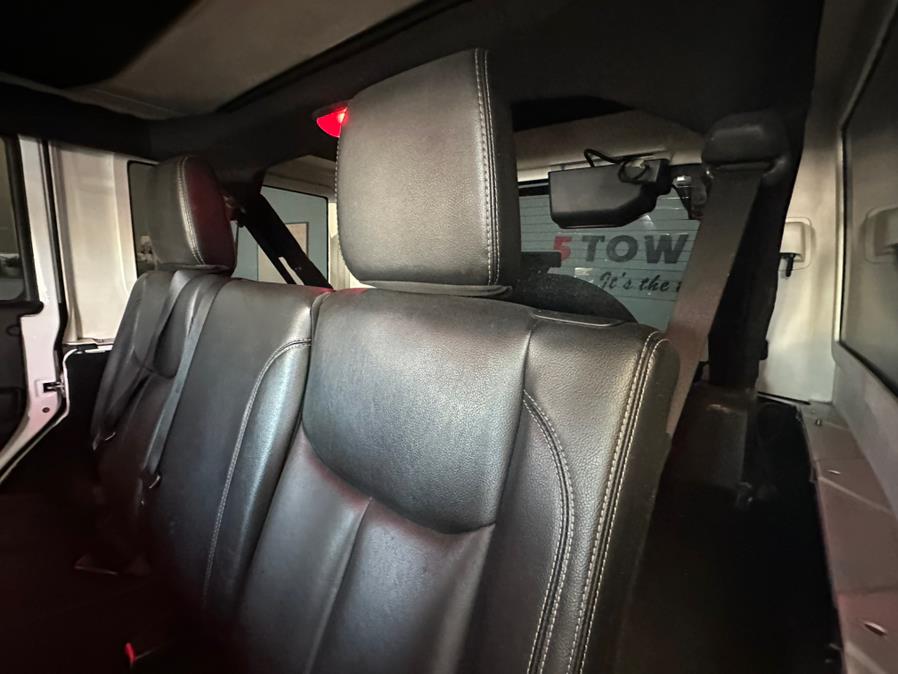 2015 Jeep Wrangler Unlimited 4WD 4dr Rubicon, available for sale in Inwood, New York | 5 Towns Drive. Inwood, New York 2015 Jeep Wrangler Unlimited 4WD 4dr Rubicon, available for sale in Inwood, New York | 5 Towns Drive. Inwood, New York