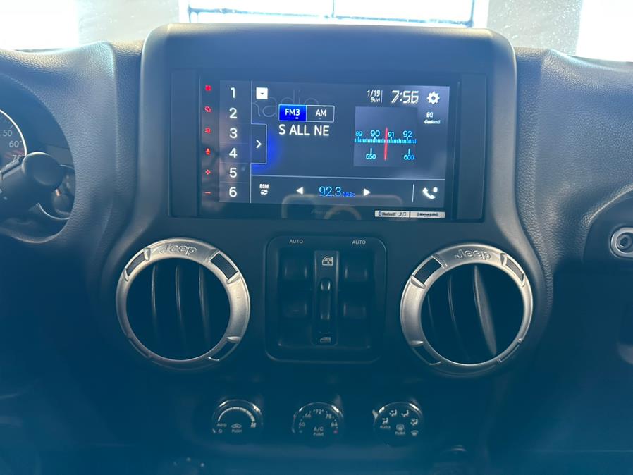 2015 Jeep Wrangler Unlimited 4WD 4dr Rubicon, available for sale in Inwood, New York | 5 Towns Drive. Inwood, New York 2015 Jeep Wrangler Unlimited 4WD 4dr Rubicon, available for sale in Inwood, New York | 5 Towns Drive. Inwood, New York