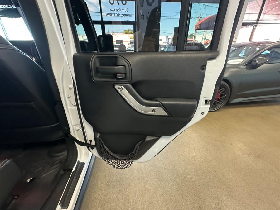 2015 Jeep Wrangler Unlimited 4WD 4dr Rubicon, available for sale in Inwood, New York | 5 Towns Drive. Inwood, New York 2015 Jeep Wrangler Unlimited 4WD 4dr Rubicon, available for sale in Inwood, New York | 5 Towns Drive. Inwood, New York