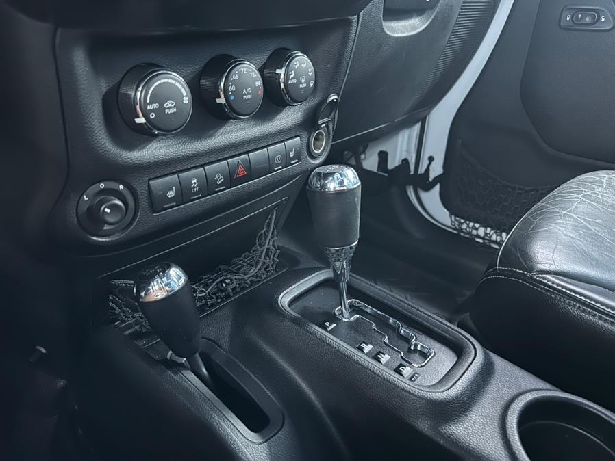2015 Jeep Wrangler Unlimited 4WD 4dr Rubicon, available for sale in Inwood, New York | 5 Towns Drive. Inwood, New York 2015 Jeep Wrangler Unlimited 4WD 4dr Rubicon, available for sale in Inwood, New York | 5 Towns Drive. Inwood, New York