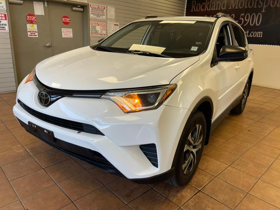 2018 Toyota RAV4 LE photo 3