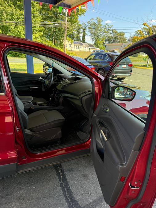 2017 Ford Escape SE 4WD, available for sale in Windsor Locks, Connecticut | JANNA MOTORS LLC. Windsor Locks, Connecticut 2017 Ford Escape SE 4WD, available for sale in Windsor Locks, Connecticut | JANNA MOTORS LLC. Windsor Locks, Connecticut