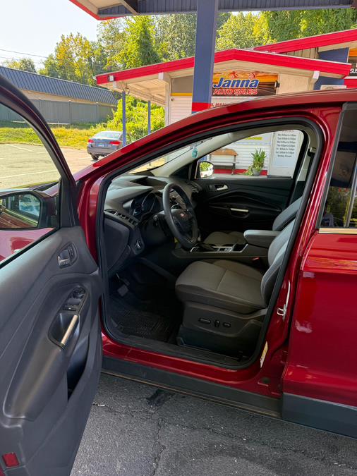 2017 Ford Escape SE 4WD, available for sale in Windsor Locks, Connecticut | JANNA MOTORS LLC. Windsor Locks, Connecticut 2017 Ford Escape SE 4WD, available for sale in Windsor Locks, Connecticut | JANNA MOTORS LLC. Windsor Locks, Connecticut