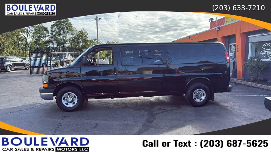 2013 Chevrolet Express 3500 Passenger LT Van photo 4