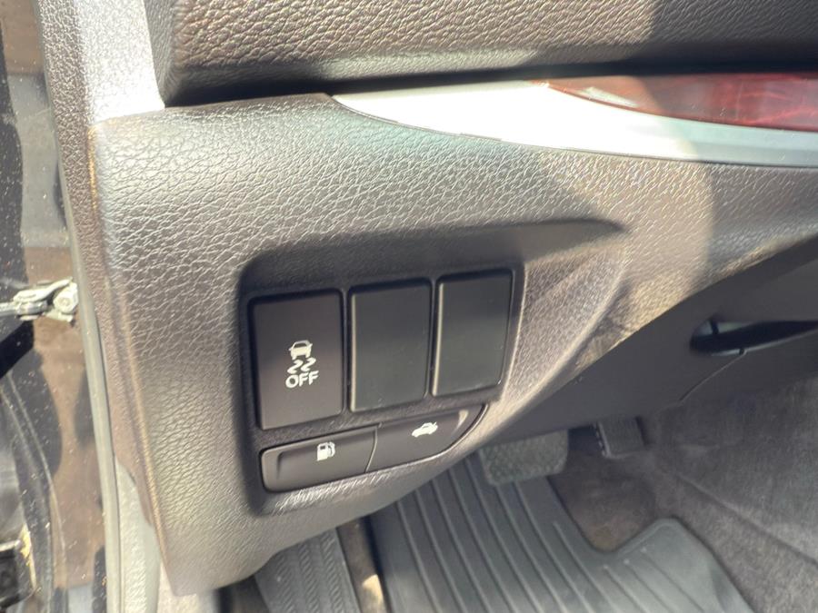 2015 Acura TLX 4dr Sdn FWD V6, available for sale in Manchester, Connecticut | Carsonmain LLC. Manchester, Connecticut 2015 Acura TLX 4dr Sdn FWD V6, available for sale in Manchester, Connecticut | Carsonmain LLC. Manchester, Connecticut