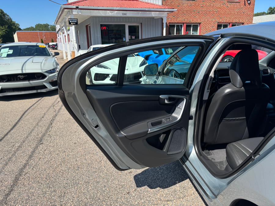 2013 Volvo S60 4dr Sdn T5 AWD, available for sale in South Windsor, Connecticut | Mike And Tony Auto Sales, Inc. South Windsor, Connecticut 2013 Volvo S60 4dr Sdn T5 AWD, available for sale in South Windsor, Connecticut | Mike And Tony Auto Sales, Inc. South Windsor, Connecticut