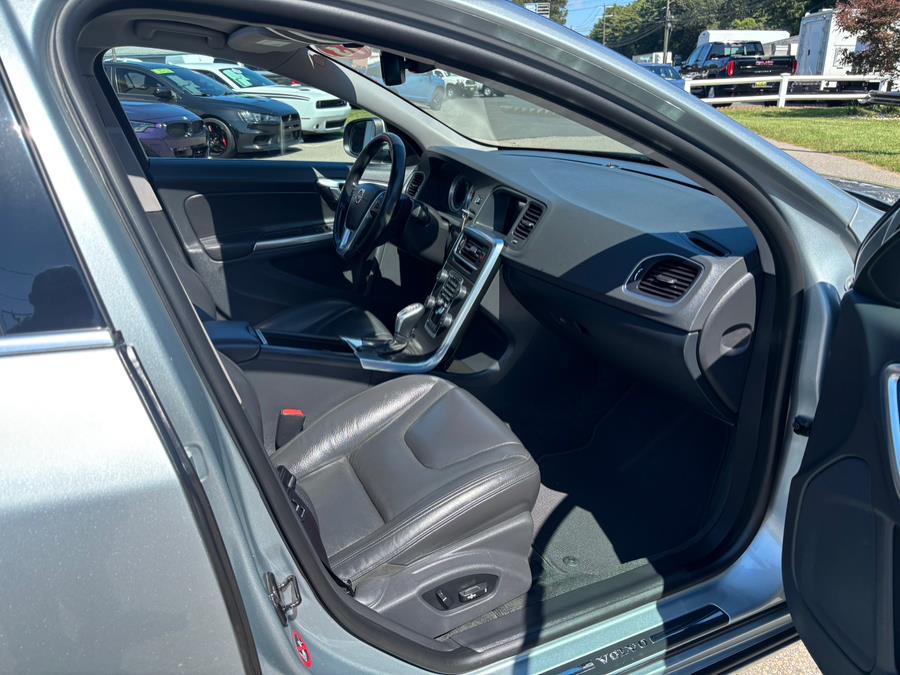 2013 Volvo S60 4dr Sdn T5 AWD, available for sale in South Windsor, Connecticut | Mike And Tony Auto Sales, Inc. South Windsor, Connecticut 2013 Volvo S60 4dr Sdn T5 AWD, available for sale in South Windsor, Connecticut | Mike And Tony Auto Sales, Inc. South Windsor, Connecticut