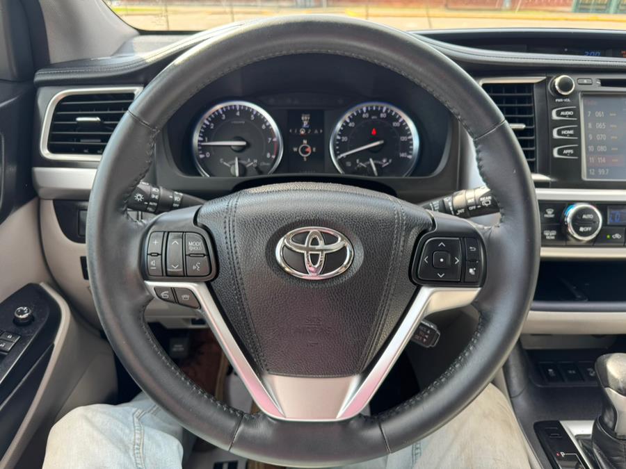 2016 Toyota Highlander AWD 4dr V6 XLE (Natl), available for sale in New Britain, Connecticut | Supreme Automotive. New Britain, Connecticut 2016 Toyota Highlander AWD 4dr V6 XLE (Natl), available for sale in New Britain, Connecticut | Supreme Automotive. New Britain, Connecticut