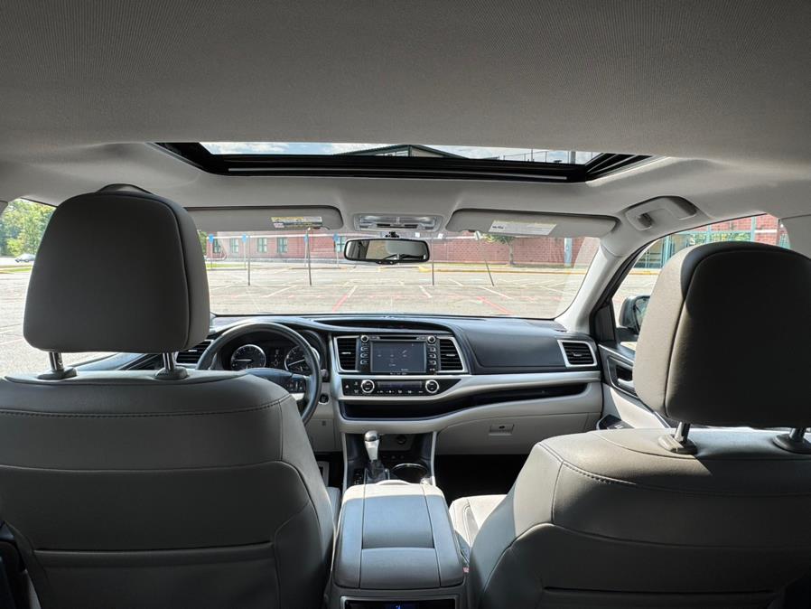 2016 Toyota Highlander AWD 4dr V6 XLE (Natl), available for sale in New Britain, Connecticut | Supreme Automotive. New Britain, Connecticut 2016 Toyota Highlander AWD 4dr V6 XLE (Natl), available for sale in New Britain, Connecticut | Supreme Automotive. New Britain, Connecticut