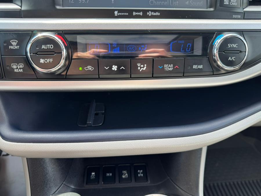 2016 Toyota Highlander AWD 4dr V6 XLE (Natl), available for sale in New Britain, Connecticut | Supreme Automotive. New Britain, Connecticut 2016 Toyota Highlander AWD 4dr V6 XLE (Natl), available for sale in New Britain, Connecticut | Supreme Automotive. New Britain, Connecticut