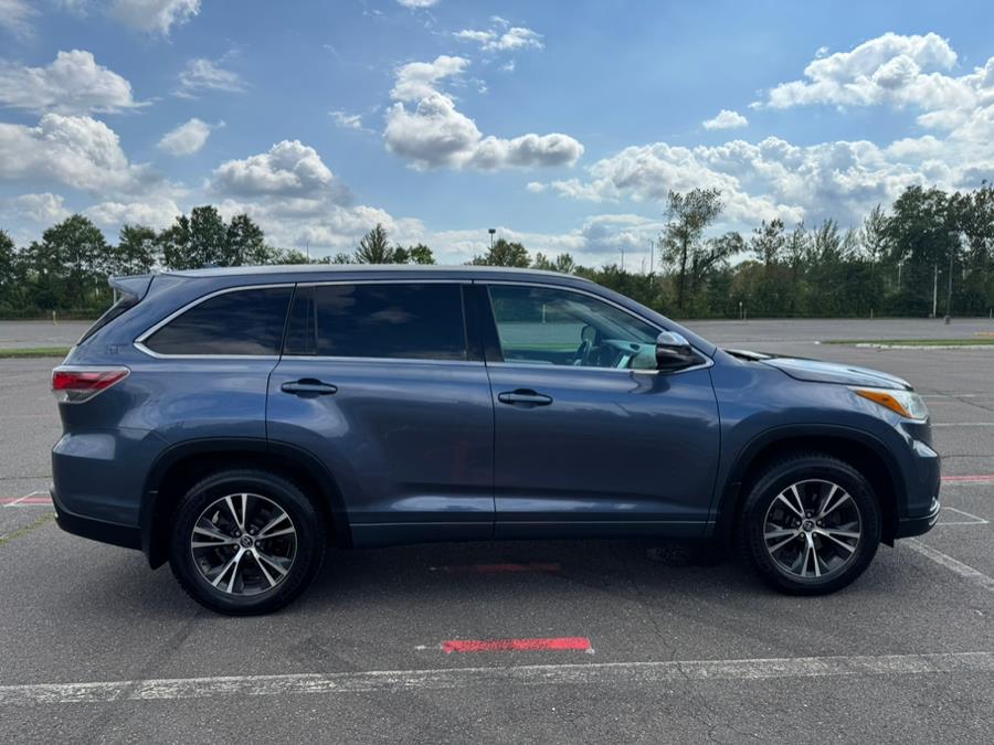 2016 Toyota Highlander AWD 4dr V6 XLE (Natl), available for sale in New Britain, Connecticut | Supreme Automotive. New Britain, Connecticut 2016 Toyota Highlander AWD 4dr V6 XLE (Natl), available for sale in New Britain, Connecticut | Supreme Automotive. New Britain, Connecticut
