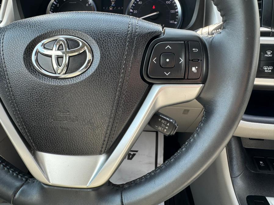 2016 Toyota Highlander AWD 4dr V6 XLE (Natl), available for sale in New Britain, Connecticut | Supreme Automotive. New Britain, Connecticut 2016 Toyota Highlander AWD 4dr V6 XLE (Natl), available for sale in New Britain, Connecticut | Supreme Automotive. New Britain, Connecticut