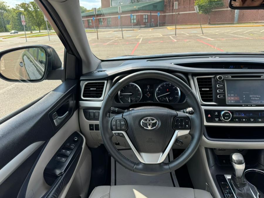 2016 Toyota Highlander AWD 4dr V6 XLE (Natl), available for sale in New Britain, Connecticut | Supreme Automotive. New Britain, Connecticut 2016 Toyota Highlander AWD 4dr V6 XLE (Natl), available for sale in New Britain, Connecticut | Supreme Automotive. New Britain, Connecticut