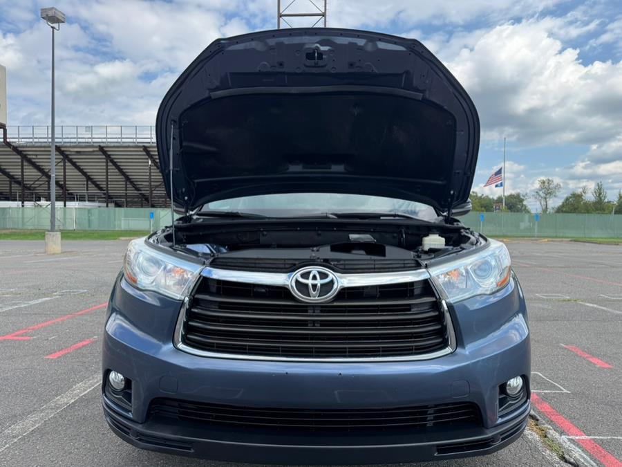 2016 Toyota Highlander AWD 4dr V6 XLE (Natl), available for sale in New Britain, Connecticut | Supreme Automotive. New Britain, Connecticut 2016 Toyota Highlander AWD 4dr V6 XLE (Natl), available for sale in New Britain, Connecticut | Supreme Automotive. New Britain, Connecticut