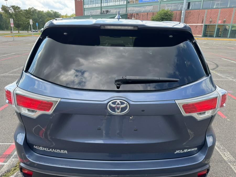 2016 Toyota Highlander AWD 4dr V6 XLE (Natl), available for sale in New Britain, Connecticut | Supreme Automotive. New Britain, Connecticut 2016 Toyota Highlander AWD 4dr V6 XLE (Natl), available for sale in New Britain, Connecticut | Supreme Automotive. New Britain, Connecticut