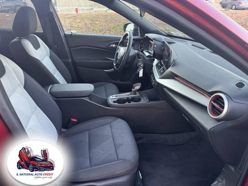 2024 Chevrolet Trax FWD 4dr 1RS, available for sale in Meriden, Connecticut | Sandra Auto Broker LLC. Meriden, Connecticut 2024 Chevrolet Trax FWD 4dr 1RS, available for sale in Meriden, Connecticut | Sandra Auto Broker LLC. Meriden, Connecticut