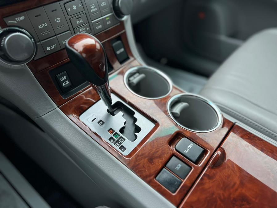 2013 Toyota Highlander FWD 4dr V6 Limited (Natl), available for sale in Paterson, New Jersey | Speedway Motors LLC. Paterson, New Jersey 2013 Toyota Highlander FWD 4dr V6 Limited (Natl), available for sale in Paterson, New Jersey | Speedway Motors LLC. Paterson, New Jersey