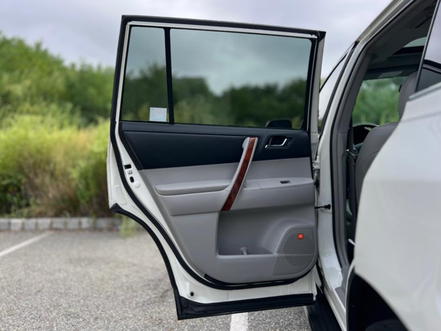 2013 Toyota Highlander FWD 4dr V6 Limited (Natl), available for sale in Paterson, New Jersey | Speedway Motors LLC. Paterson, New Jersey 2013 Toyota Highlander FWD 4dr V6 Limited (Natl), available for sale in Paterson, New Jersey | Speedway Motors LLC. Paterson, New Jersey