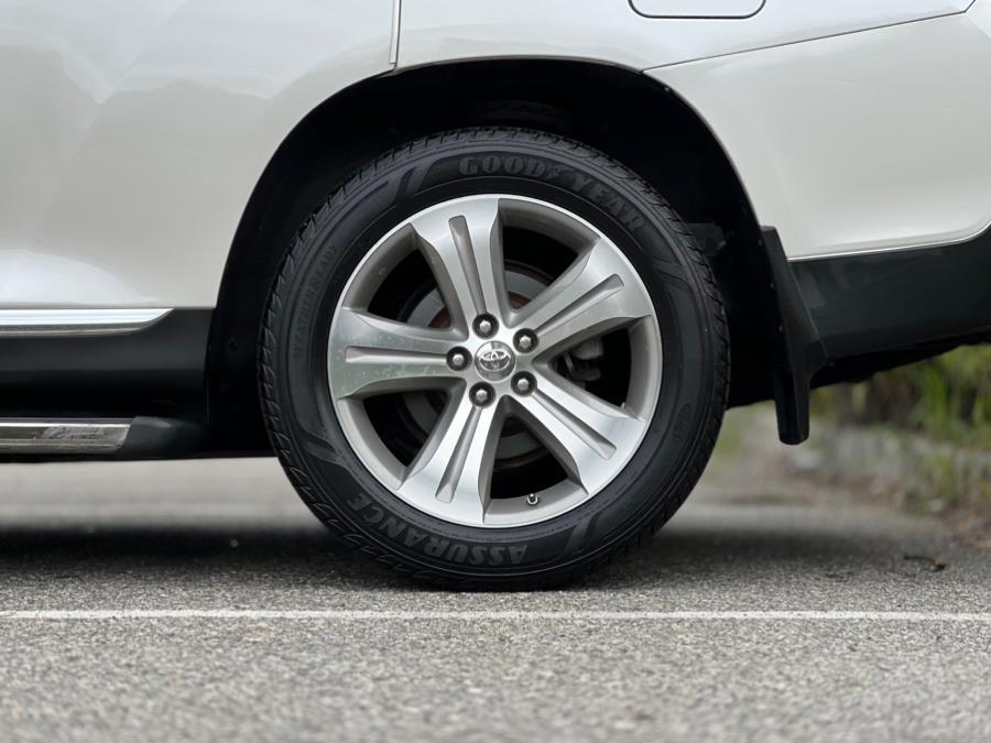 2013 Toyota Highlander FWD 4dr V6 Limited (Natl), available for sale in Paterson, New Jersey | Speedway Motors LLC. Paterson, New Jersey 2013 Toyota Highlander FWD 4dr V6 Limited (Natl), available for sale in Paterson, New Jersey | Speedway Motors LLC. Paterson, New Jersey