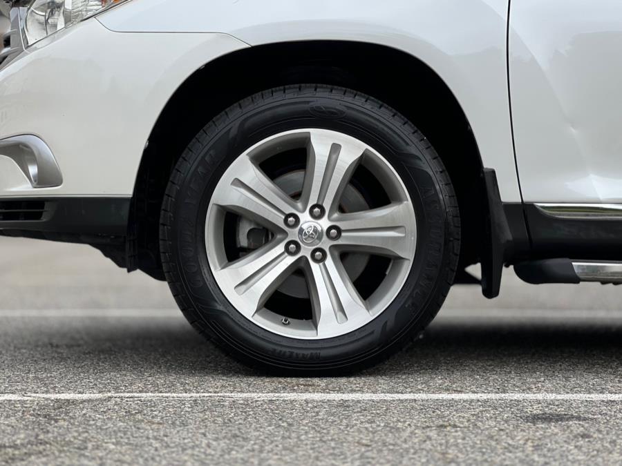 2013 Toyota Highlander FWD 4dr V6 Limited (Natl), available for sale in Paterson, New Jersey | Speedway Motors LLC. Paterson, New Jersey 2013 Toyota Highlander FWD 4dr V6 Limited (Natl), available for sale in Paterson, New Jersey | Speedway Motors LLC. Paterson, New Jersey
