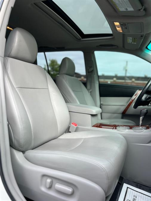 2013 Toyota Highlander FWD 4dr V6 Limited (Natl), available for sale in Paterson, New Jersey | Speedway Motors LLC. Paterson, New Jersey 2013 Toyota Highlander FWD 4dr V6 Limited (Natl), available for sale in Paterson, New Jersey | Speedway Motors LLC. Paterson, New Jersey