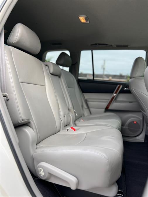 2013 Toyota Highlander FWD 4dr V6 Limited (Natl), available for sale in Paterson, New Jersey | Speedway Motors LLC. Paterson, New Jersey 2013 Toyota Highlander FWD 4dr V6 Limited (Natl), available for sale in Paterson, New Jersey | Speedway Motors LLC. Paterson, New Jersey