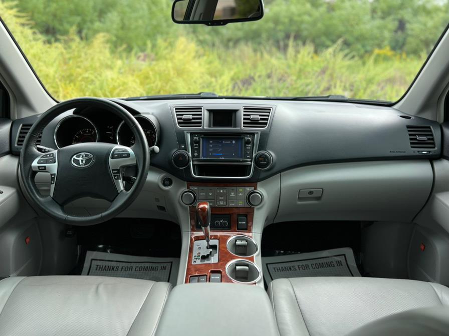 2013 Toyota Highlander FWD 4dr V6 Limited (Natl), available for sale in Paterson, New Jersey | Speedway Motors LLC. Paterson, New Jersey 2013 Toyota Highlander FWD 4dr V6 Limited (Natl), available for sale in Paterson, New Jersey | Speedway Motors LLC. Paterson, New Jersey