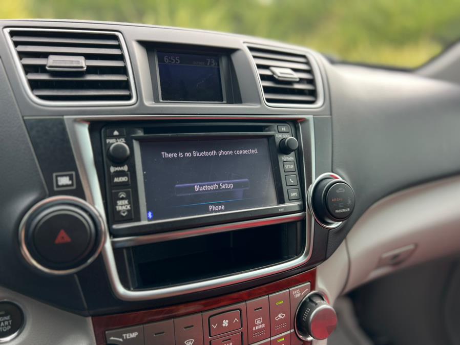 2013 Toyota Highlander FWD 4dr V6 Limited (Natl), available for sale in Paterson, New Jersey | Speedway Motors LLC. Paterson, New Jersey 2013 Toyota Highlander FWD 4dr V6 Limited (Natl), available for sale in Paterson, New Jersey | Speedway Motors LLC. Paterson, New Jersey