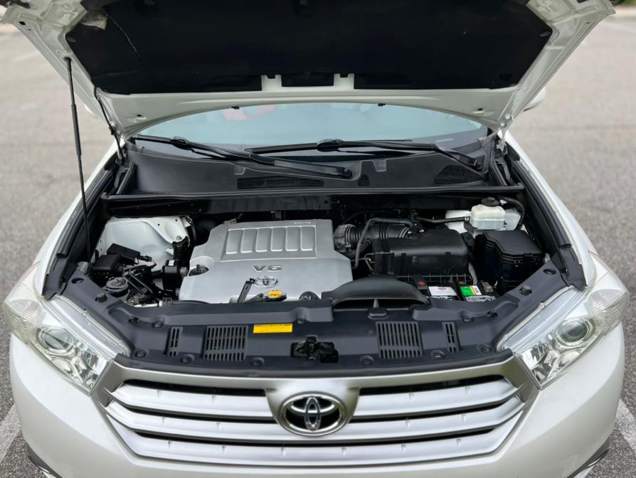 2013 Toyota Highlander FWD 4dr V6 Limited (Natl), available for sale in Paterson, New Jersey | Speedway Motors LLC. Paterson, New Jersey 2013 Toyota Highlander FWD 4dr V6 Limited (Natl), available for sale in Paterson, New Jersey | Speedway Motors LLC. Paterson, New Jersey