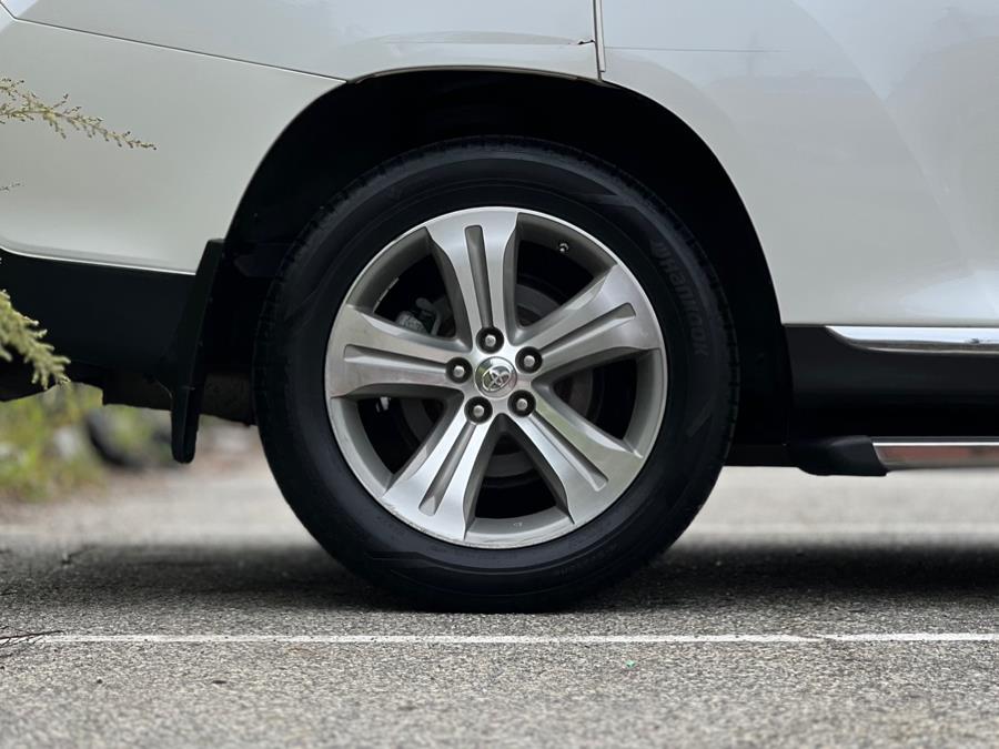 2013 Toyota Highlander FWD 4dr V6 Limited (Natl), available for sale in Paterson, New Jersey | Speedway Motors LLC. Paterson, New Jersey 2013 Toyota Highlander FWD 4dr V6 Limited (Natl), available for sale in Paterson, New Jersey | Speedway Motors LLC. Paterson, New Jersey